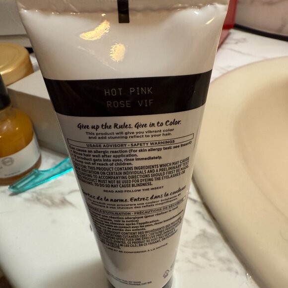 L'Oreal Hot Pink Colorista - Picture 2 of 2